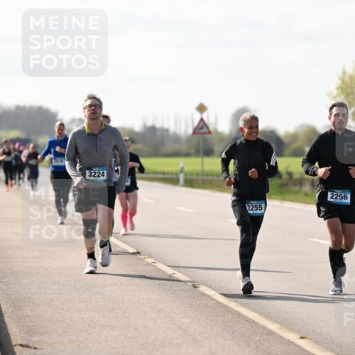 12.04.2026 - 45. Internationalen Wilhelmsburger Insellauf Dr. Thomas Lammeyer http://msf.ph/oto/9446109 12.04.2026 10:25:31 Laufen 3224, 2255, 2256 meine-sportfotos.de