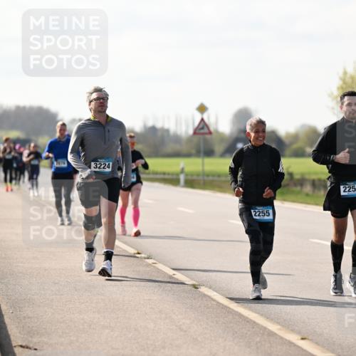 12.04.2026 - 45. Internationalen Wilhelmsburger Insellauf Dr. Thomas Lammeyer http://msf.ph/oto/9446110 12.04.2026 10:25:31 Laufen 3224, 2255, 2256 meine-sportfotos.de
