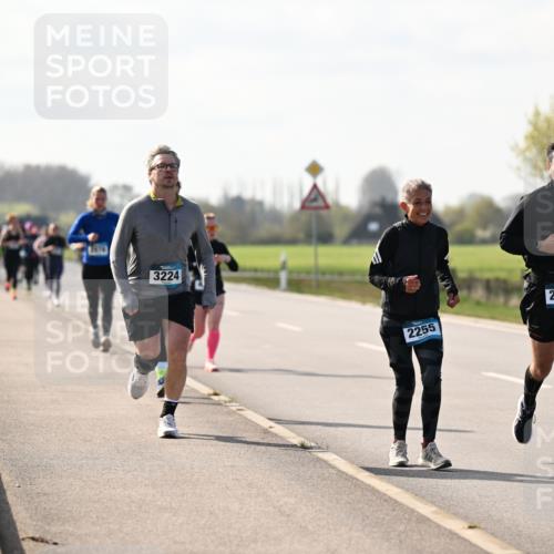 12.04.2026 - 45. Internationalen Wilhelmsburger Insellauf Dr. Thomas Lammeyer http://msf.ph/oto/9446111 12.04.2026 10:25:31 Laufen 3224, 2255, 2256 meine-sportfotos.de