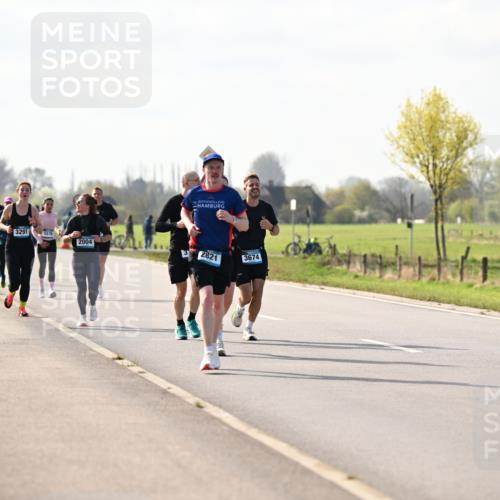 12.04.2026 - 45. Internationalen Wilhelmsburger Insellauf Dr. Thomas Lammeyer http://msf.ph/oto/9446160 12.04.2026 10:25:40 Laufen 3291, 5576, 2004, 3, 2821, 3674 meine-sportfotos.de