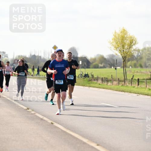 12.04.2026 - 45. Internationalen Wilhelmsburger Insellauf Dr. Thomas Lammeyer http://msf.ph/oto/9446162 12.04.2026 10:25:40 Laufen 329, 5576, 2004, 2821, 3674 meine-sportfotos.de