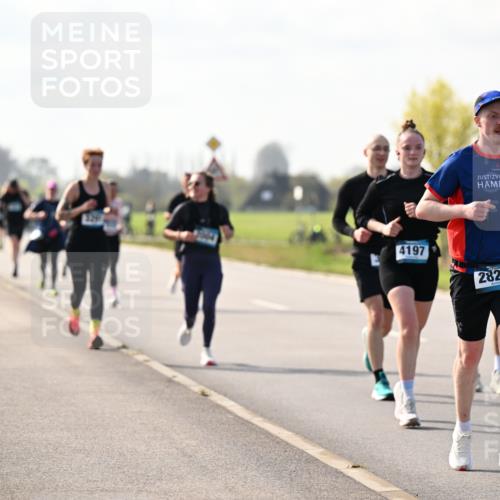 12.04.2026 - 45. Internationalen Wilhelmsburger Insellauf Dr. Thomas Lammeyer http://msf.ph/oto/9446182 12.04.2026 10:25:44 Laufen 4197, 2821 meine-sportfotos.de