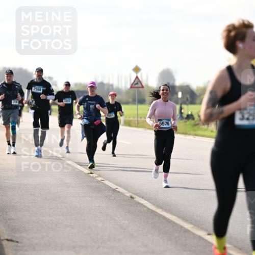 12.04.2026 - 45. Internationalen Wilhelmsburger Insellauf Dr. Thomas Lammeyer http://msf.ph/oto/9446210 12.04.2026 10:25:49 Laufen 318, 2598, 48602, 4801, 3291, 5576 meine-sportfotos.de