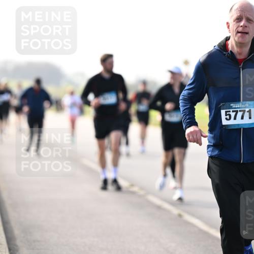 12.04.2026 - 45. Internationalen Wilhelmsburger Insellauf Dr. Thomas Lammeyer http://msf.ph/oto/9446289 12.04.2026 10:26:05 Laufen 5771 meine-sportfotos.de