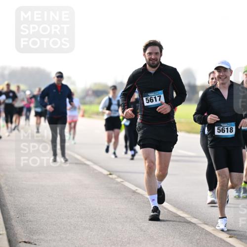 12.04.2026 - 45. Internationalen Wilhelmsburger Insellauf Dr. Thomas Lammeyer http://msf.ph/oto/9446296 12.04.2026 10:26:07 Laufen 5617, 5618 meine-sportfotos.de