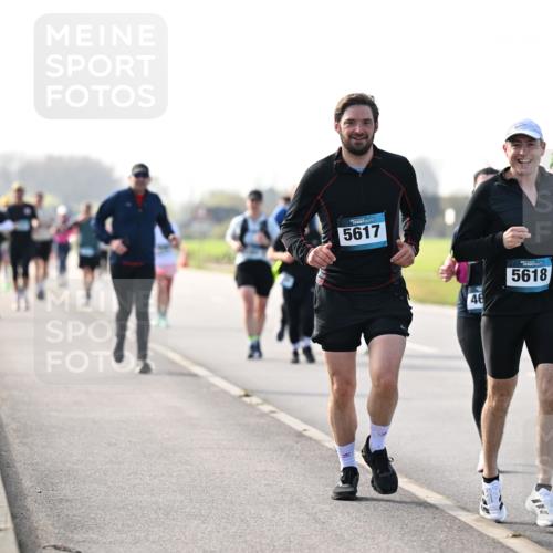 12.04.2026 - 45. Internationalen Wilhelmsburger Insellauf Dr. Thomas Lammeyer http://msf.ph/oto/9446297 12.04.2026 10:26:07 Laufen 5617, 46, 5618, 22 meine-sportfotos.de