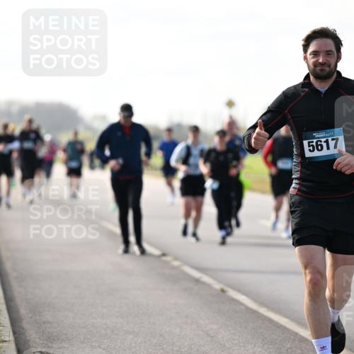 12.04.2026 - 45. Internationalen Wilhelmsburger Insellauf Dr. Thomas Lammeyer http://msf.ph/oto/9446299 12.04.2026 10:26:09 Laufen 5617, 4636 meine-sportfotos.de