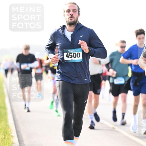 12.04.2026 - 45. Internationalen Wilhelmsburger Insellauf Dr. Thomas Lammeyer http://msf.ph/oto/9446367 12.04.2026 10:26:22 Laufen 4500, 1910, 2368 meine-sportfotos.de