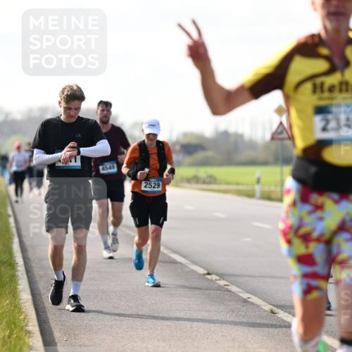 12.04.2026 - 45. Internationalen Wilhelmsburger Insellauf Dr. Thomas Lammeyer http://msf.ph/oto/9446391 12.04.2026 10:26:26 Laufen 4549, 2529, 2349, 533 meine-sportfotos.de