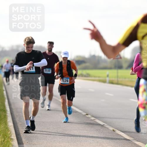 12.04.2026 - 45. Internationalen Wilhelmsburger Insellauf Dr. Thomas Lammeyer http://msf.ph/oto/9446394 12.04.2026 10:26:26 Laufen 4549, 2529, 2349 meine-sportfotos.de