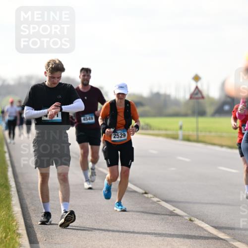 12.04.2026 - 45. Internationalen Wilhelmsburger Insellauf Dr. Thomas Lammeyer http://msf.ph/oto/9446395 12.04.2026 10:26:27 Laufen 4549, 2529 meine-sportfotos.de