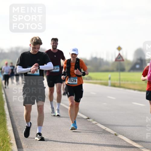 12.04.2026 - 45. Internationalen Wilhelmsburger Insellauf Dr. Thomas Lammeyer http://msf.ph/oto/9446396 12.04.2026 10:26:27 Laufen 549, 2529, 33 meine-sportfotos.de