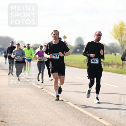 12.04.2026 - 45. Internationalen Wilhelmsburger Insellauf Dr. Thomas Lammeyer http://msf.ph/oto/9446447 12.04.2026 10:26:42 Laufen 3724, 2847, 2861 meine-sportfotos.de