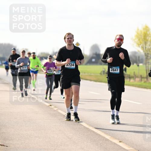 12.04.2026 - 45. Internationalen Wilhelmsburger Insellauf Dr. Thomas Lammeyer http://msf.ph/oto/9446448 12.04.2026 10:26:42 Laufen 3724, 2847, 2861 meine-sportfotos.de