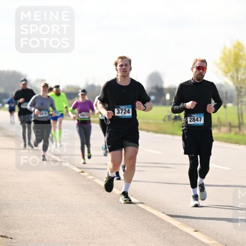12.04.2026 - 45. Internationalen Wilhelmsburger Insellauf Dr. Thomas Lammeyer http://msf.ph/oto/9446450 12.04.2026 10:26:42 Laufen 3724, 2847, 2861 meine-sportfotos.de