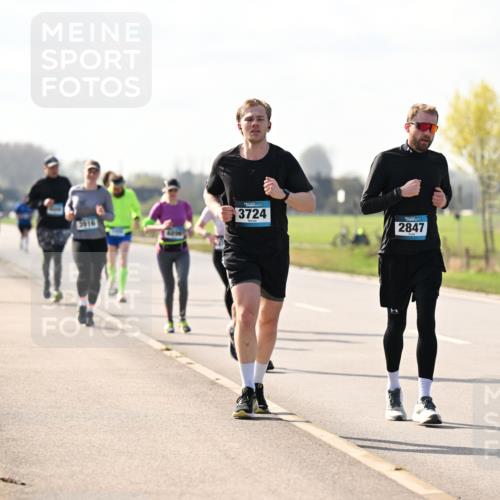 12.04.2026 - 45. Internationalen Wilhelmsburger Insellauf Dr. Thomas Lammeyer http://msf.ph/oto/9446451 12.04.2026 10:26:42 Laufen 3724, 2847, 2861 meine-sportfotos.de