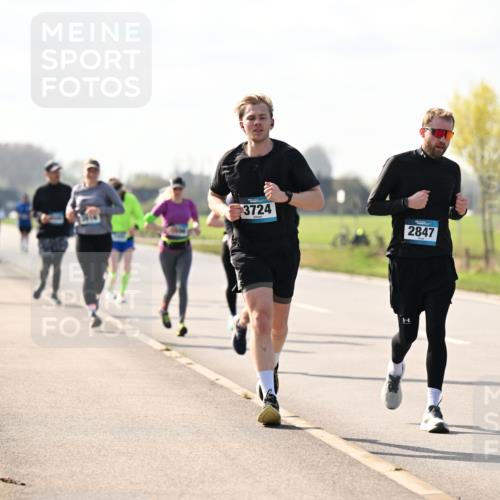 12.04.2026 - 45. Internationalen Wilhelmsburger Insellauf Dr. Thomas Lammeyer http://msf.ph/oto/9446452 12.04.2026 10:26:43 Laufen 3724, 2847, 2861 meine-sportfotos.de