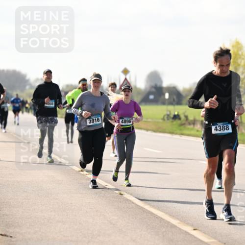 12.04.2026 - 45. Internationalen Wilhelmsburger Insellauf Dr. Thomas Lammeyer http://msf.ph/oto/9446469 12.04.2026 10:26:45 Laufen 3577, 4008, 3916, 4896, 4388, 37 meine-sportfotos.de