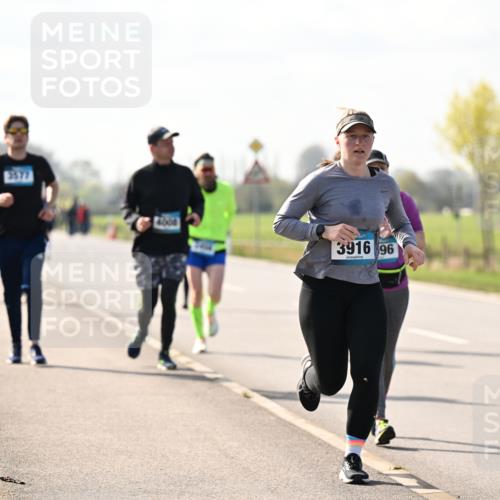 12.04.2026 - 45. Internationalen Wilhelmsburger Insellauf Dr. Thomas Lammeyer http://msf.ph/oto/9446486 12.04.2026 10:26:48 Laufen 3977, 3916, 96 meine-sportfotos.de