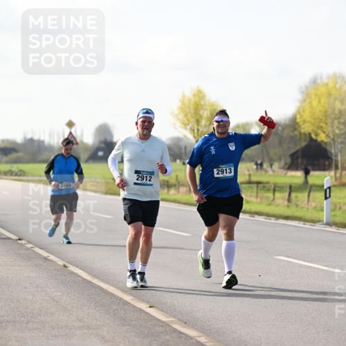 12.04.2026 - 45. Internationalen Wilhelmsburger Insellauf Dr. Thomas Lammeyer http://msf.ph/oto/9446574 12.04.2026 10:27:07 Laufen 2912, 2569, 2913 meine-sportfotos.de