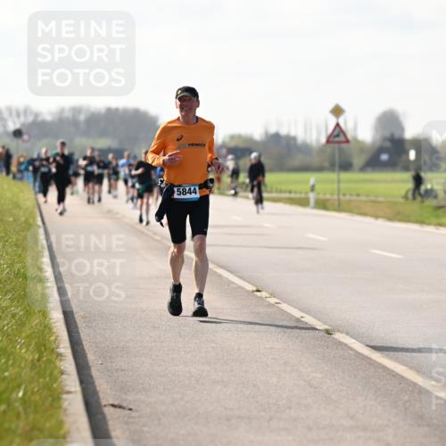 12.04.2026 - 45. Internationalen Wilhelmsburger Insellauf Dr. Thomas Lammeyer http://msf.ph/oto/9446640 12.04.2026 10:27:29 Laufen 5844 meine-sportfotos.de