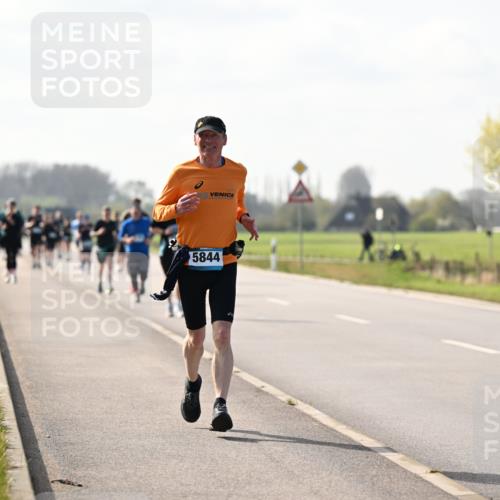 12.04.2026 - 45. Internationalen Wilhelmsburger Insellauf Dr. Thomas Lammeyer http://msf.ph/oto/9446650 12.04.2026 10:27:30 Laufen 5844 meine-sportfotos.de