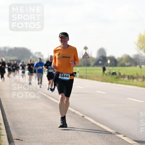 12.04.2026 - 45. Internationalen Wilhelmsburger Insellauf Dr. Thomas Lammeyer http://msf.ph/oto/9446652 12.04.2026 10:27:30 Laufen 5844 meine-sportfotos.de