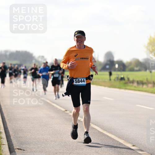 12.04.2026 - 45. Internationalen Wilhelmsburger Insellauf Dr. Thomas Lammeyer http://msf.ph/oto/9446655 12.04.2026 10:27:31 Laufen 5844 meine-sportfotos.de