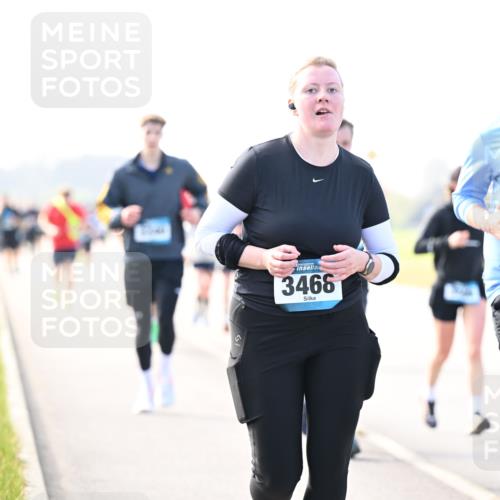 12.04.2026 - 45. Internationalen Wilhelmsburger Insellauf Dr. Thomas Lammeyer http://msf.ph/oto/9446750 12.04.2026 10:27:54 Laufen 3466, 413, 494 meine-sportfotos.de