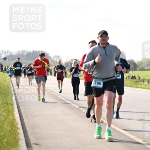 12.04.2026 - 45. Internationalen Wilhelmsburger Insellauf Dr. Thomas Lammeyer http://msf.ph/oto/9446781 12.04.2026 10:28:00 Laufen 915, 2308, 361, 2796, 368, 2797 meine-sportfotos.de