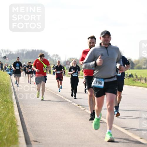 12.04.2026 - 45. Internationalen Wilhelmsburger Insellauf Dr. Thomas Lammeyer http://msf.ph/oto/9446782 12.04.2026 10:28:00 Laufen 223, 2915, 2308, 2796, 68, 2797 meine-sportfotos.de
