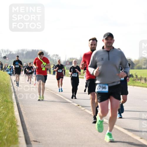 12.04.2026 - 45. Internationalen Wilhelmsburger Insellauf Dr. Thomas Lammeyer http://msf.ph/oto/9446783 12.04.2026 10:28:00 Laufen 4448, 2915, 2308, 2796, 279 meine-sportfotos.de