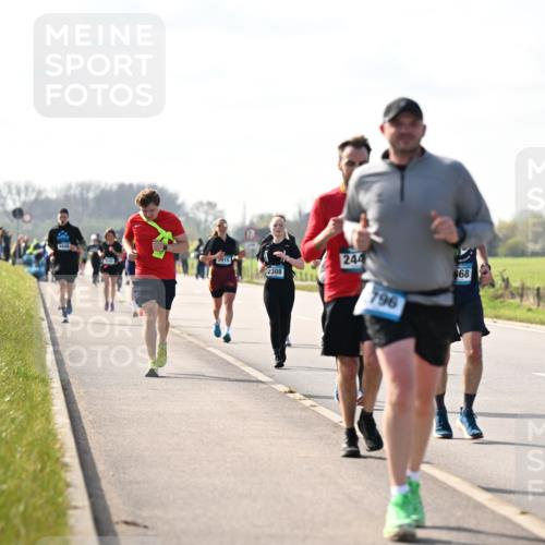 12.04.2026 - 45. Internationalen Wilhelmsburger Insellauf Dr. Thomas Lammeyer http://msf.ph/oto/9446784 12.04.2026 10:28:00 Laufen 2915, 2308, 244, 796, 68, 2 meine-sportfotos.de