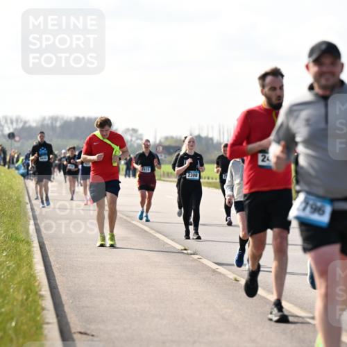 12.04.2026 - 45. Internationalen Wilhelmsburger Insellauf Dr. Thomas Lammeyer http://msf.ph/oto/9446789 12.04.2026 10:28:01 Laufen 2915, 2308, 24, 796 meine-sportfotos.de