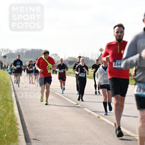 12.04.2026 - 45. Internationalen Wilhelmsburger Insellauf Dr. Thomas Lammeyer http://msf.ph/oto/9446791 12.04.2026 10:28:01 Laufen 244, 2915, 2308, 336, 2796 meine-sportfotos.de