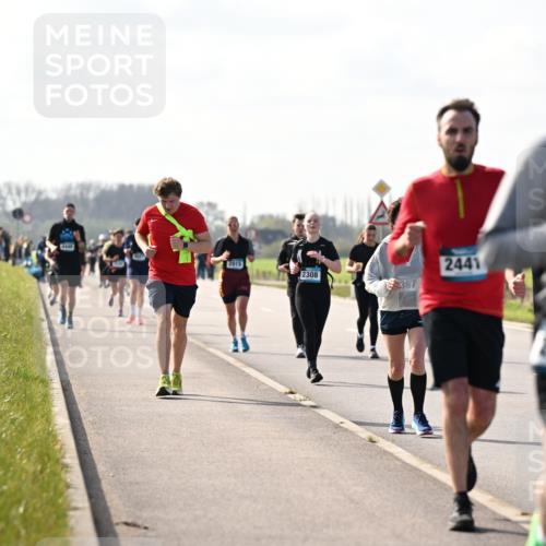 12.04.2026 - 45. Internationalen Wilhelmsburger Insellauf Dr. Thomas Lammeyer http://msf.ph/oto/9446792 12.04.2026 10:28:01 Laufen 2915, 2308, 367, 2441, 2796 meine-sportfotos.de
