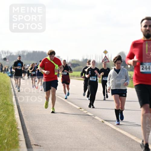12.04.2026 - 45. Internationalen Wilhelmsburger Insellauf Dr. Thomas Lammeyer http://msf.ph/oto/9446796 12.04.2026 10:28:02 Laufen 5915, 2308, 2977, 36, 2441 meine-sportfotos.de