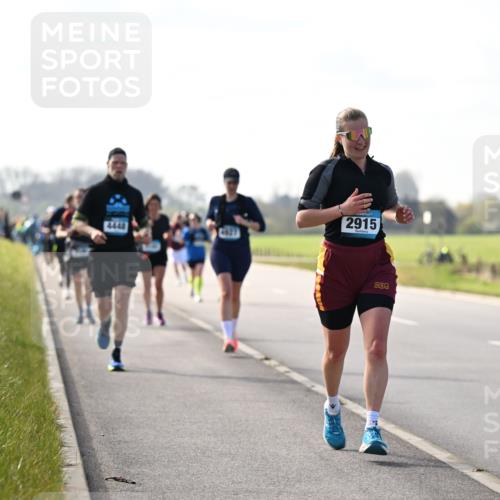 12.04.2026 - 45. Internationalen Wilhelmsburger Insellauf Dr. Thomas Lammeyer http://msf.ph/oto/9446838 12.04.2026 10:28:09 Laufen 4448, 2915, 4107 meine-sportfotos.de