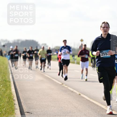 12.04.2026 - 45. Internationalen Wilhelmsburger Insellauf Dr. Thomas Lammeyer http://msf.ph/oto/9446902 12.04.2026 10:28:20 Laufen 2553, 4339 meine-sportfotos.de