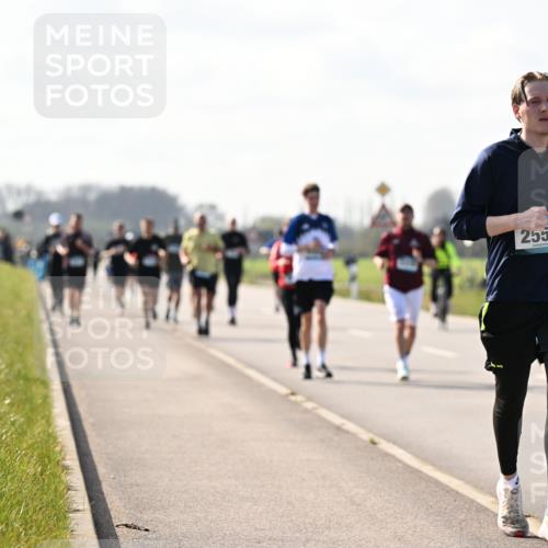 12.04.2026 - 45. Internationalen Wilhelmsburger Insellauf Dr. Thomas Lammeyer http://msf.ph/oto/9446904 12.04.2026 10:28:20 Laufen 2553 meine-sportfotos.de