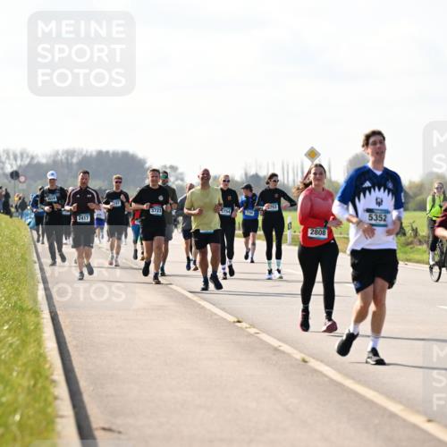 12.04.2026 - 45. Internationalen Wilhelmsburger Insellauf Dr. Thomas Lammeyer http://msf.ph/oto/9446924 12.04.2026 10:28:23 Laufen 2417, 187, 3723, 3754, 5794, 2808, 5352, 5319 meine-sportfotos.de