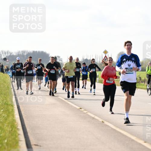 12.04.2026 - 45. Internationalen Wilhelmsburger Insellauf Dr. Thomas Lammeyer http://msf.ph/oto/9446925 12.04.2026 10:28:23 Laufen 3658, 2417, 3187, 3723, 754, 3753, 2800, 5352, 319 meine-sportfotos.de