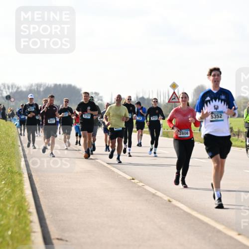 12.04.2026 - 45. Internationalen Wilhelmsburger Insellauf Dr. Thomas Lammeyer http://msf.ph/oto/9446926 12.04.2026 10:28:24 Laufen 3723, 2417, 3753, 2808, 5352 meine-sportfotos.de