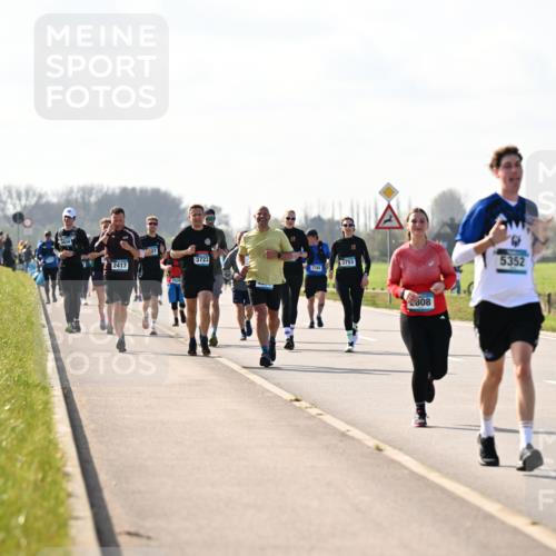 12.04.2026 - 45. Internationalen Wilhelmsburger Insellauf Dr. Thomas Lammeyer http://msf.ph/oto/9446928 12.04.2026 10:28:24 Laufen 3723, 2417, 3798, 3753, 2308, 5352, 5319 meine-sportfotos.de