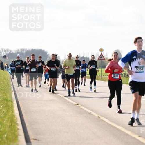 12.04.2026 - 45. Internationalen Wilhelmsburger Insellauf Dr. Thomas Lammeyer http://msf.ph/oto/9446930 12.04.2026 10:28:24 Laufen 305, 2417, 2930, 3753, 3754, 3723, 3798, 2808, 5352, 5319 meine-sportfotos.de