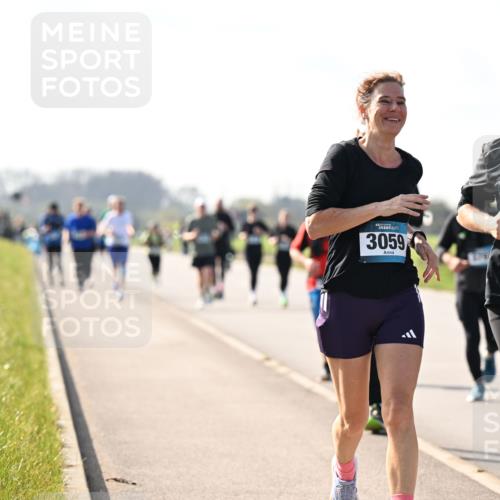 12.04.2026 - 45. Internationalen Wilhelmsburger Insellauf Dr. Thomas Lammeyer http://msf.ph/oto/9447005 12.04.2026 10:28:36 Laufen 3059, 3187 meine-sportfotos.de