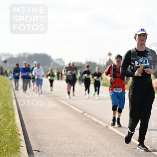 12.04.2026 - 45. Internationalen Wilhelmsburger Insellauf Dr. Thomas Lammeyer http://msf.ph/oto/9447012 12.04.2026 10:28:37 Laufen 2930, 3658, 30 meine-sportfotos.de