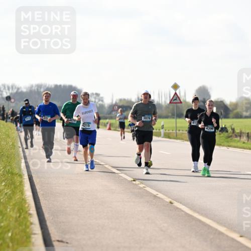 12.04.2026 - 45. Internationalen Wilhelmsburger Insellauf Dr. Thomas Lammeyer http://msf.ph/oto/9447034 12.04.2026 10:28:41 Laufen 2410, 315, 4070, 4215, 3978, 4396 meine-sportfotos.de