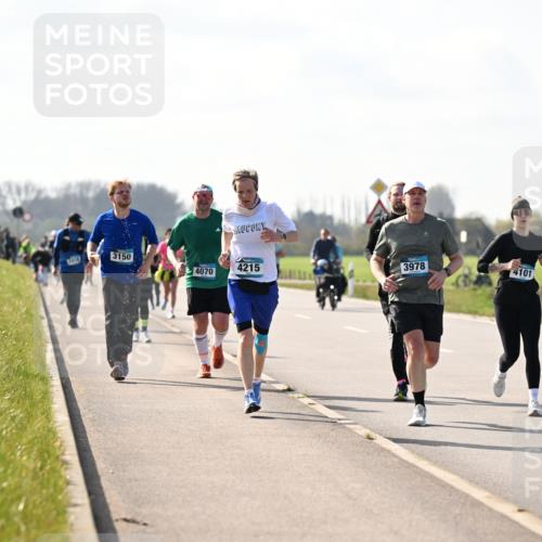 12.04.2026 - 45. Internationalen Wilhelmsburger Insellauf Dr. Thomas Lammeyer http://msf.ph/oto/9447051 12.04.2026 10:28:44 Laufen 14147, 3150, 4070, 4215, 3978, 4101, 396 meine-sportfotos.de