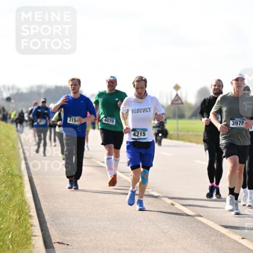 12.04.2026 - 45. Internationalen Wilhelmsburger Insellauf Dr. Thomas Lammeyer http://msf.ph/oto/9447058 12.04.2026 10:28:45 Laufen 315, 4070, 4215, 3978 meine-sportfotos.de